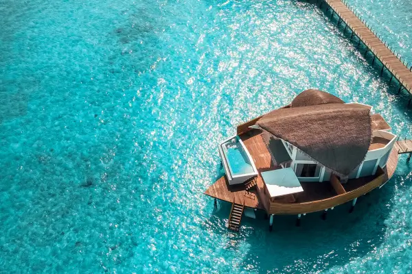 Conheça lugares incríveis para viajar entre praias preservadas e montanhas selvagens